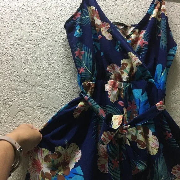 Jumper with blue tropical pattern - Picture 3 of 9